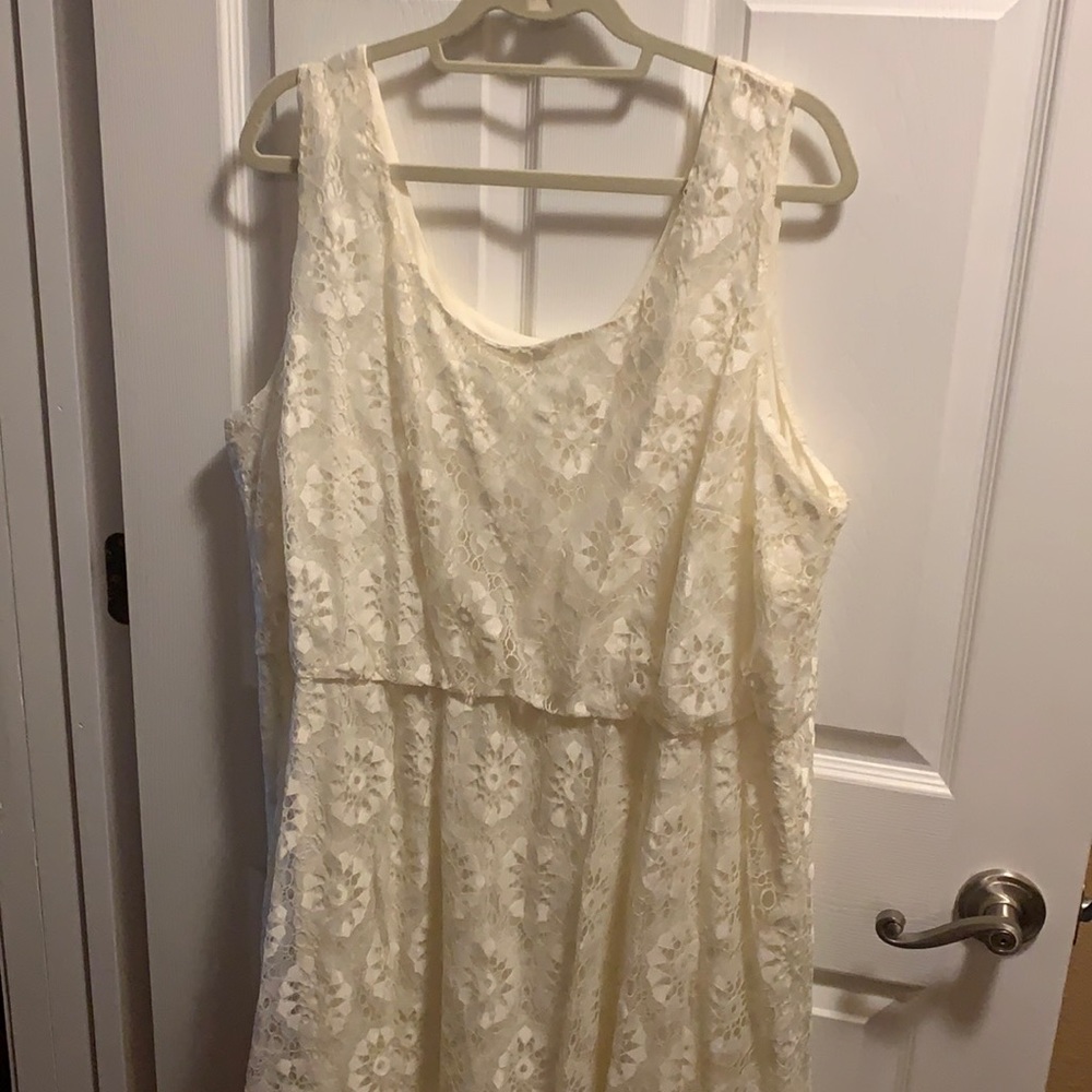 White plus size lace dress 26/28